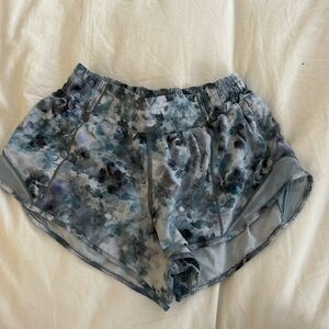 Lululemon hotty hot shorts. Size 6. Length 2.5